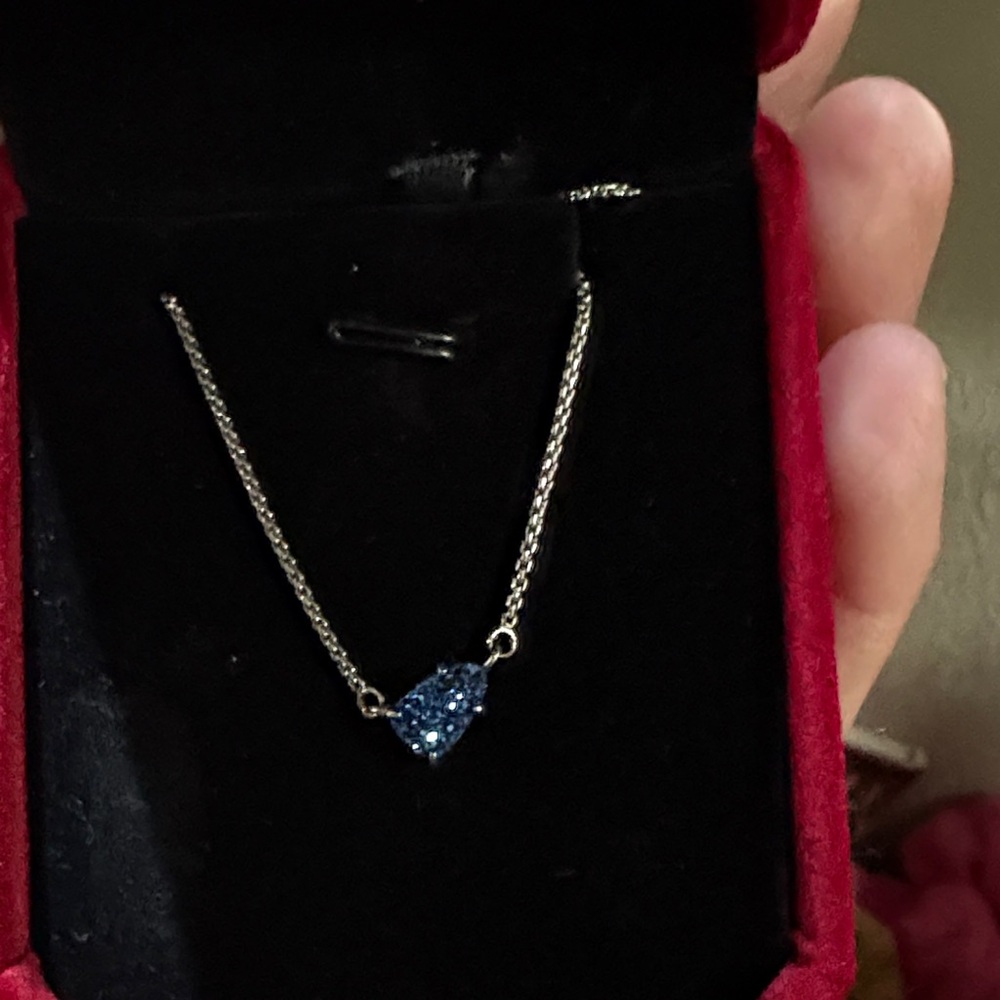 Kendra Scott Elegant Blue Pendant Necklace